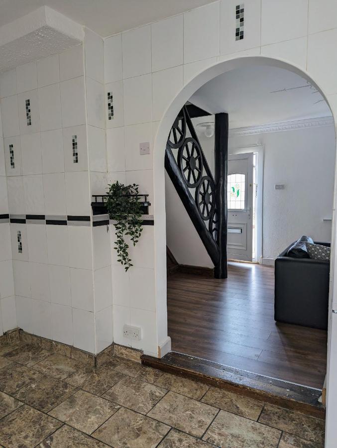 The Crescent, 3 Bed House With 2-3 Parking Spaces, Great For Contractors And Family Greenhithe Zewnętrze zdjęcie