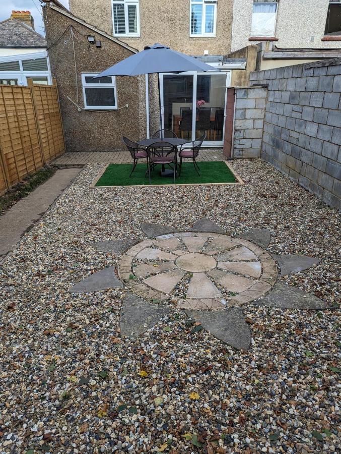 The Crescent, 3 Bed House With 2-3 Parking Spaces, Great For Contractors And Family Greenhithe Zewnętrze zdjęcie