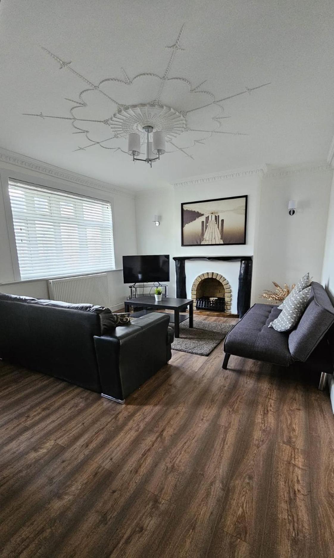 The Crescent, 3 Bed House With 2-3 Parking Spaces, Great For Contractors And Family Greenhithe Zewnętrze zdjęcie